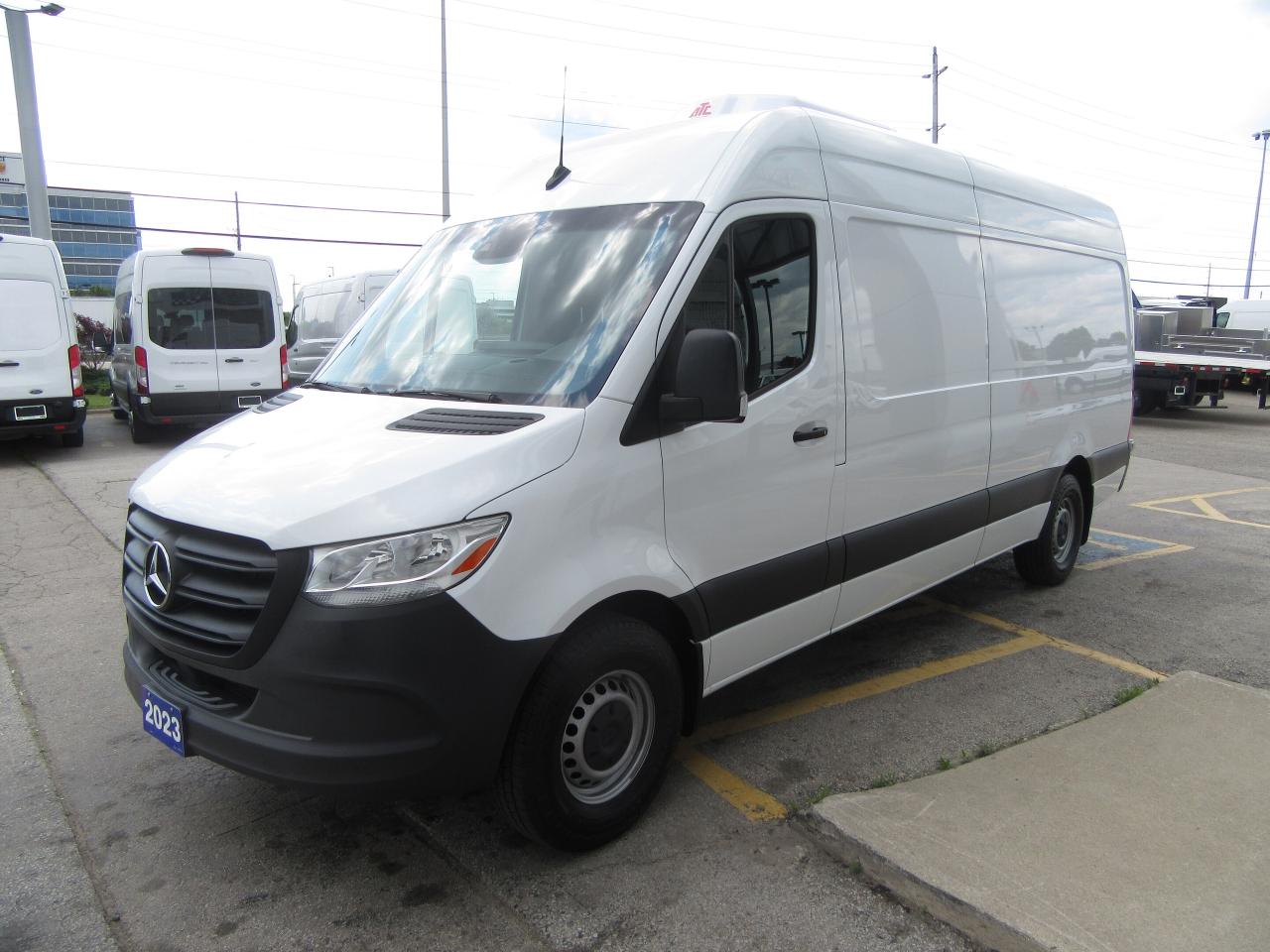 2023 Mercedes-Benz Sprinter 2500 GAS HIGH ROOF 170” WB CARGO VAN NEW REEFER SYSTEM Photo