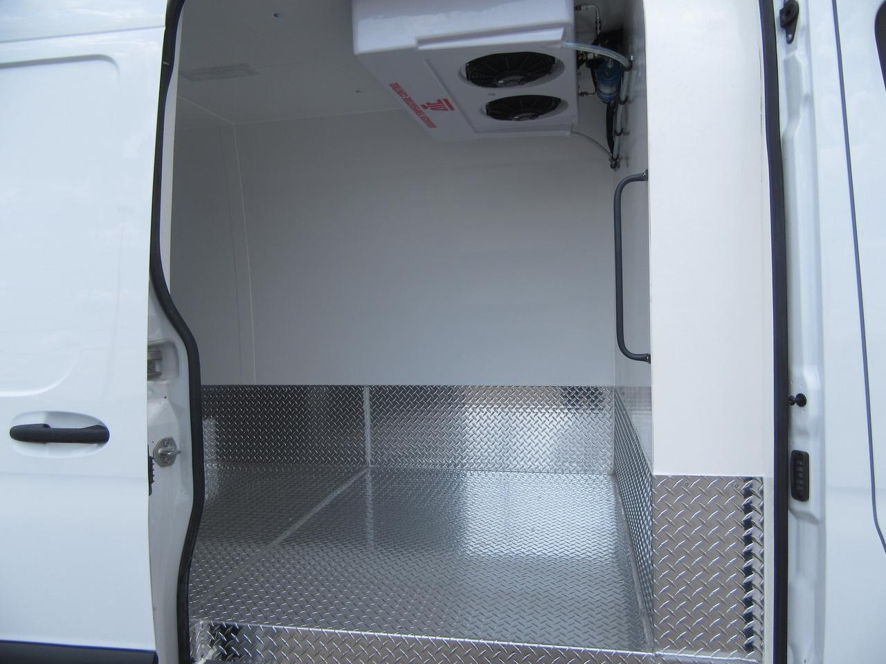 2023 Mercedes-Benz Sprinter 2500 GAS HIGH ROOF 170” WB CARGO VAN NEW REEFER SYSTEM Photo2