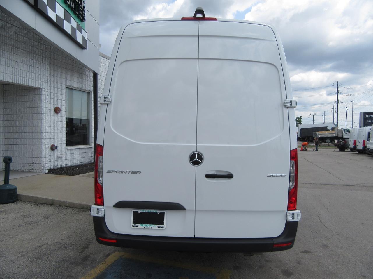 2023 Mercedes-Benz Sprinter 2500 GAS HIGH ROOF 170” WB CARGO VAN NEW REEFER SYSTEM Photo