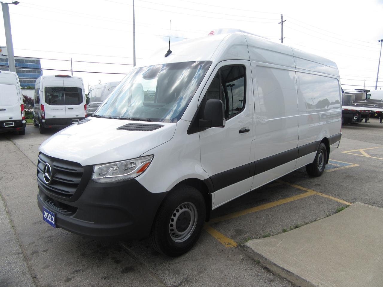 2023 Mercedes-Benz Sprinter 2500 GAS HIGH ROOF 170” WB CARGO VAN NEW REEFER SYSTEM Photo