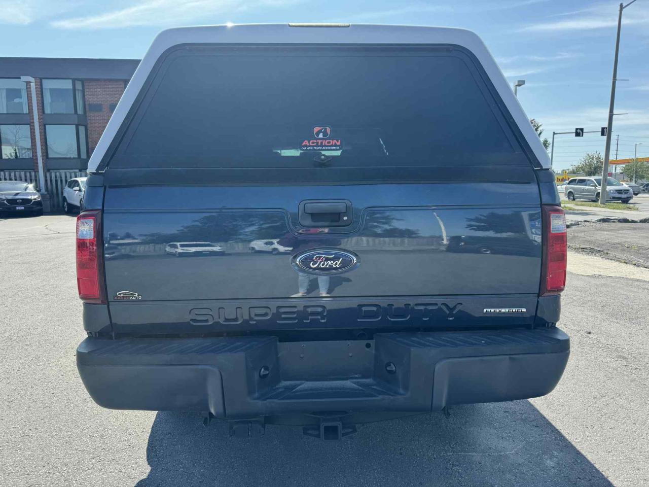 2016 Ford F-250 2WD Crew Cab XL LONG BOX Photo3