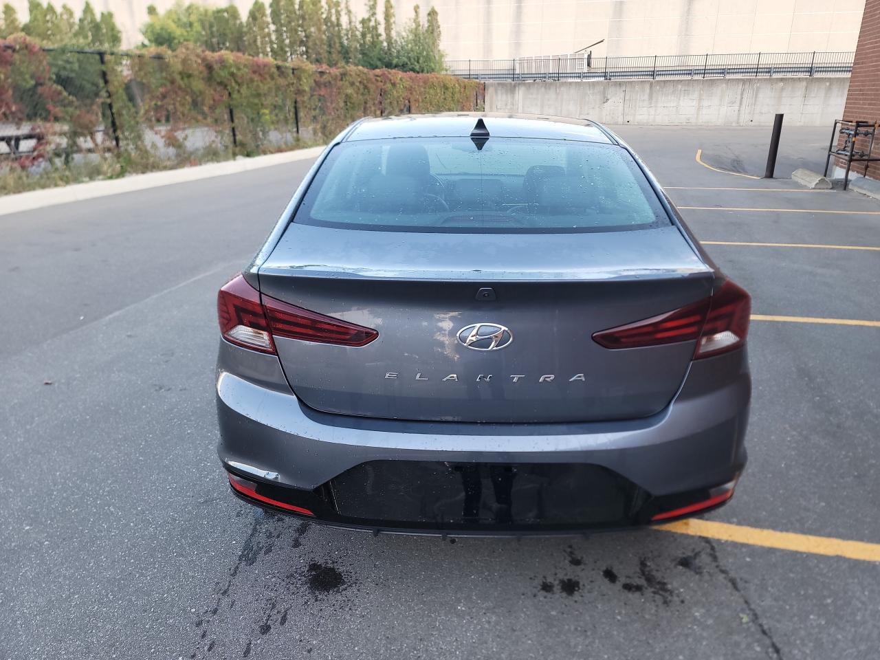 2020 Hyundai Elantra Luxury IVT Photo