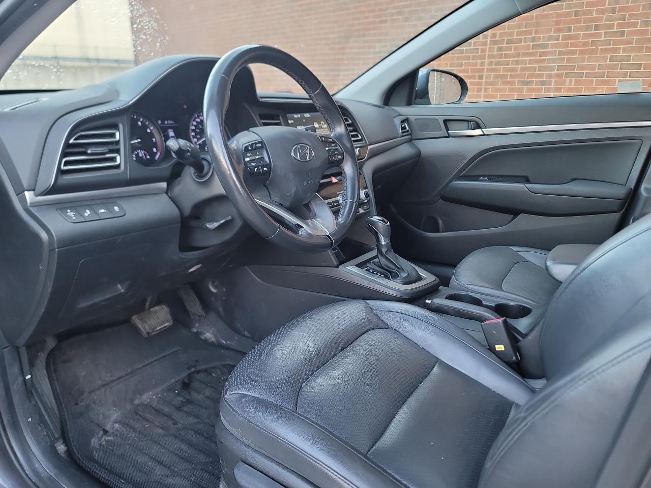 2020 Hyundai Elantra Luxury IVT Photo