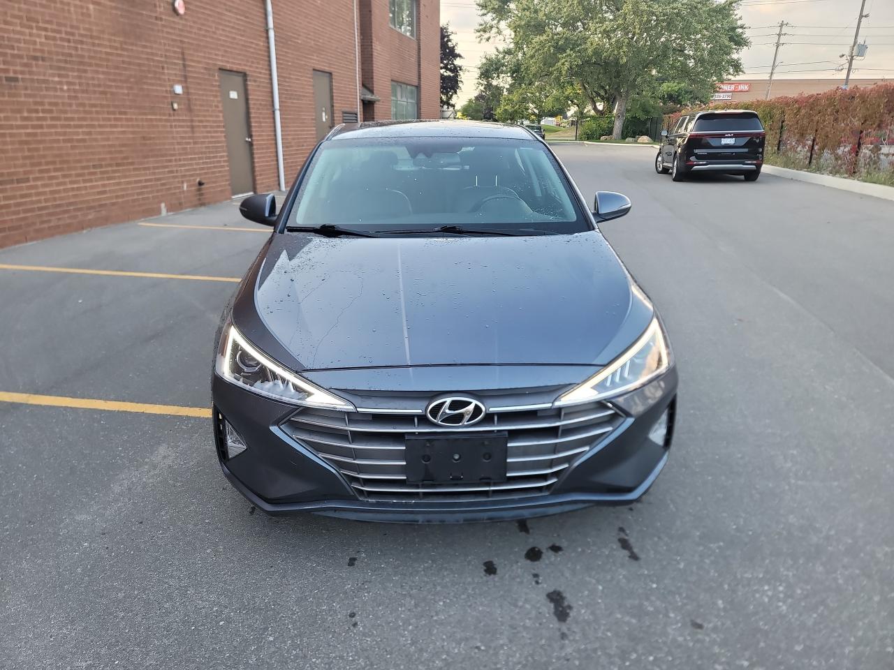 2020 Hyundai Elantra Luxury IVT Photo
