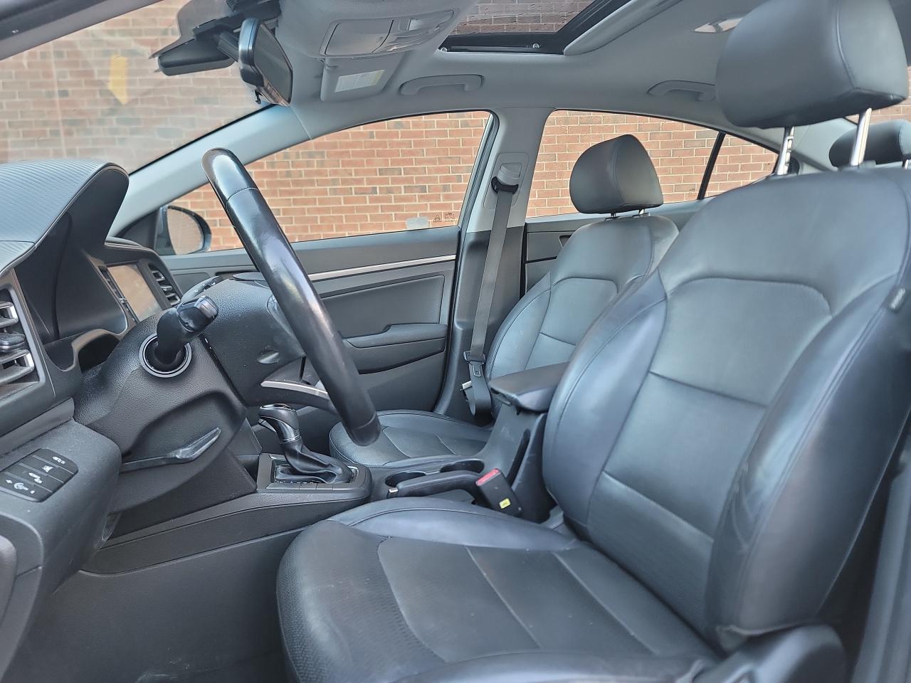 2020 Hyundai Elantra Luxury IVT Photo