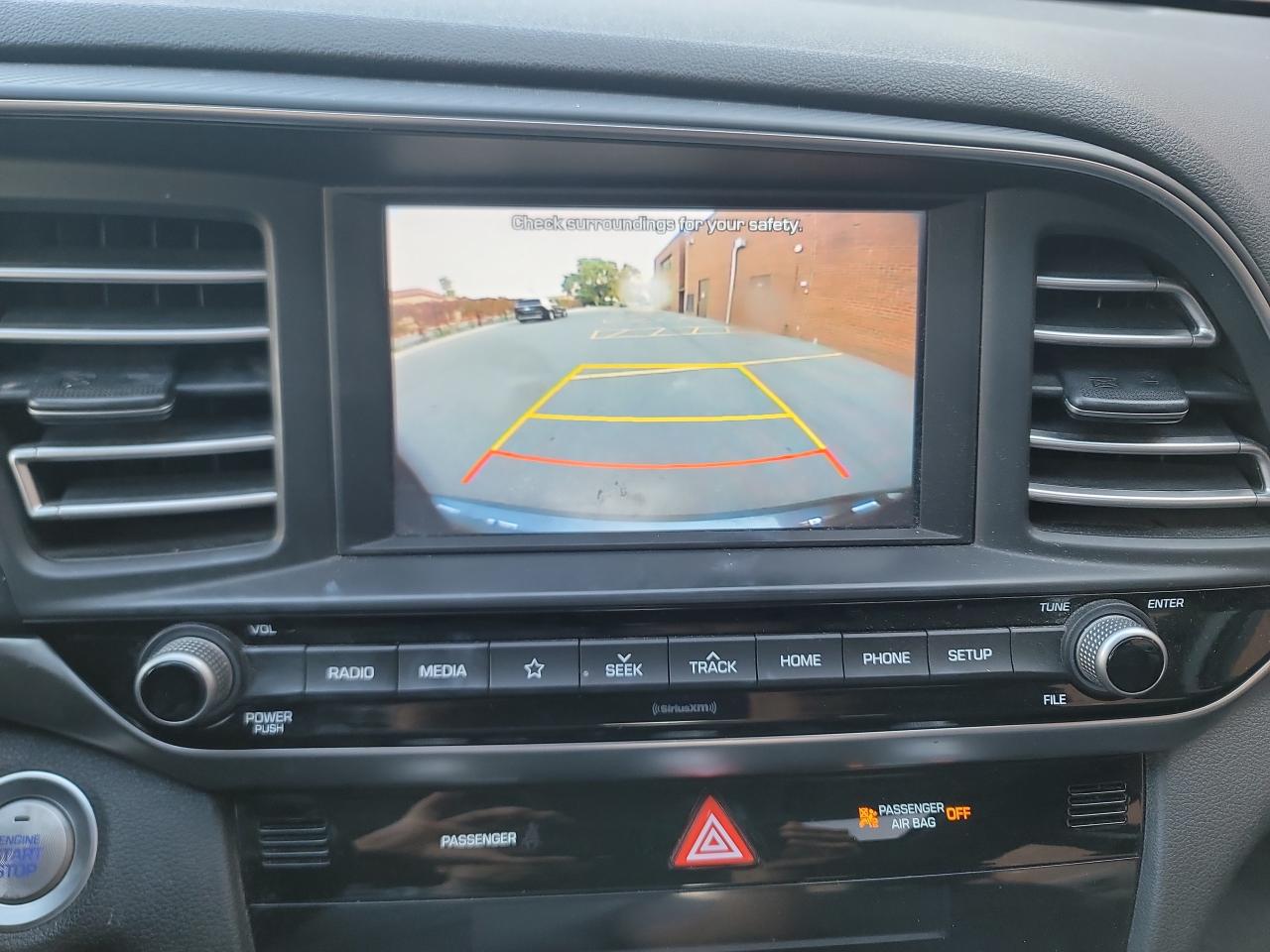 2020 Hyundai Elantra Luxury IVT Photo