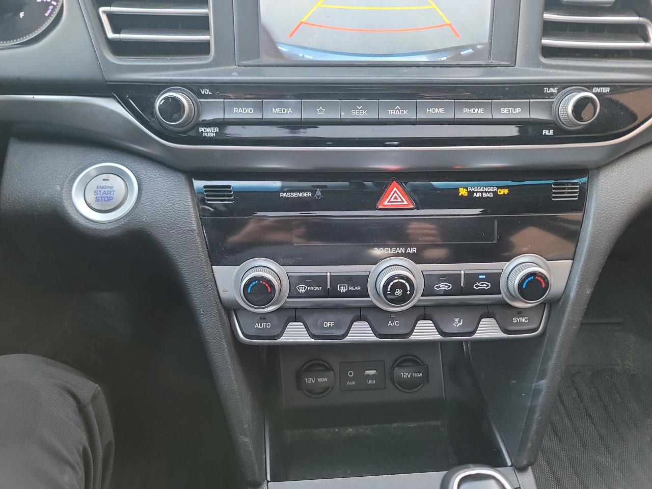 2020 Hyundai Elantra Luxury IVT Photo