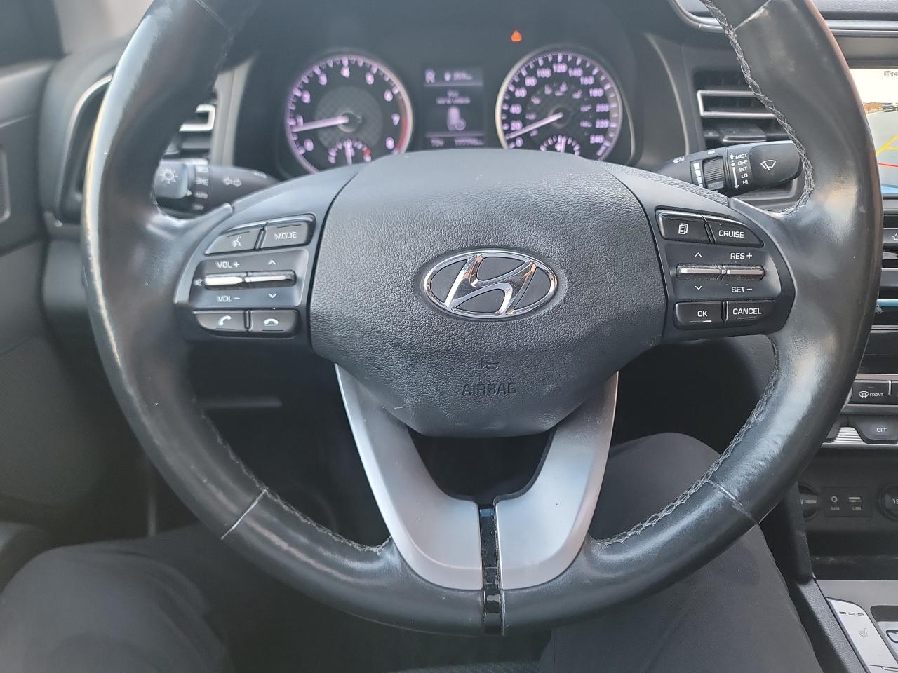 2020 Hyundai Elantra Luxury IVT Photo