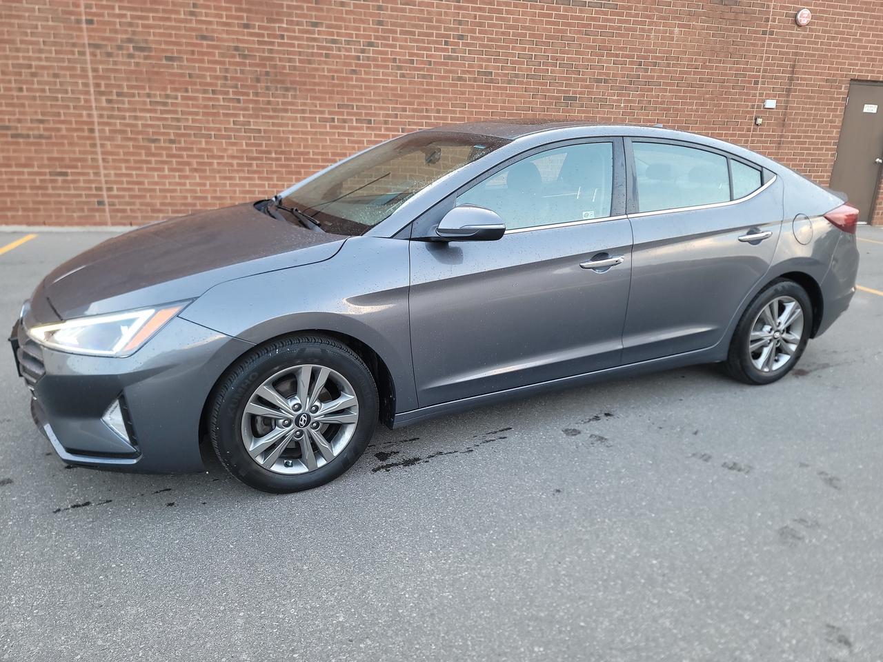 2020 Hyundai Elantra Luxury IVT Photo0