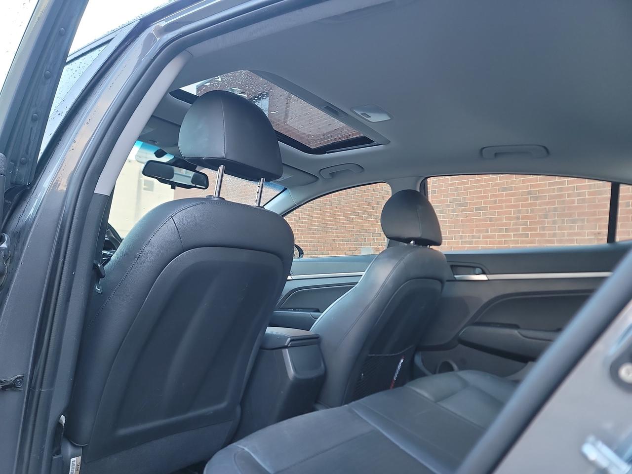 2020 Hyundai Elantra Luxury IVT Photo