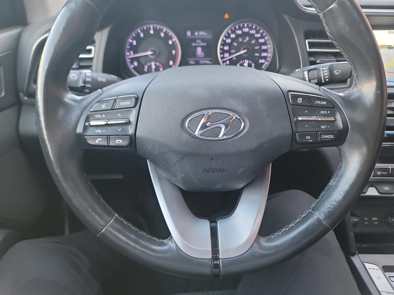 2020 Hyundai Elantra Luxury IVT Photo
