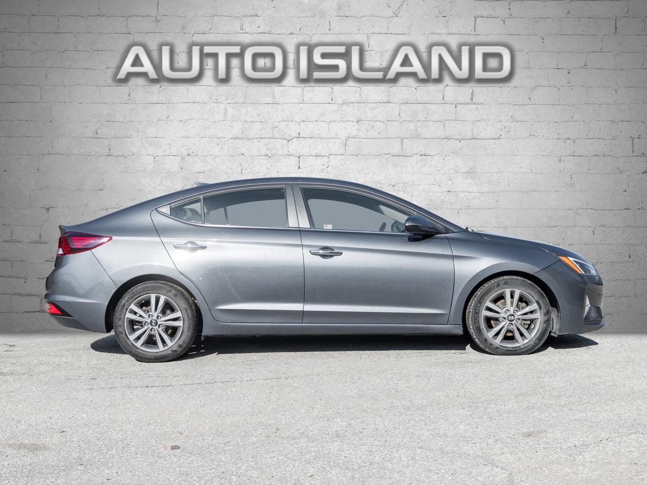 2020 Hyundai Elantra Luxury IVT Photo