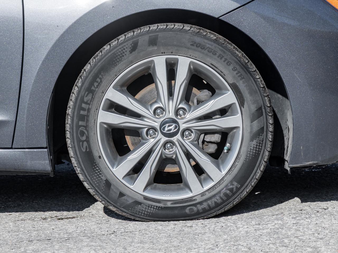2020 Hyundai Elantra Luxury IVT Photo