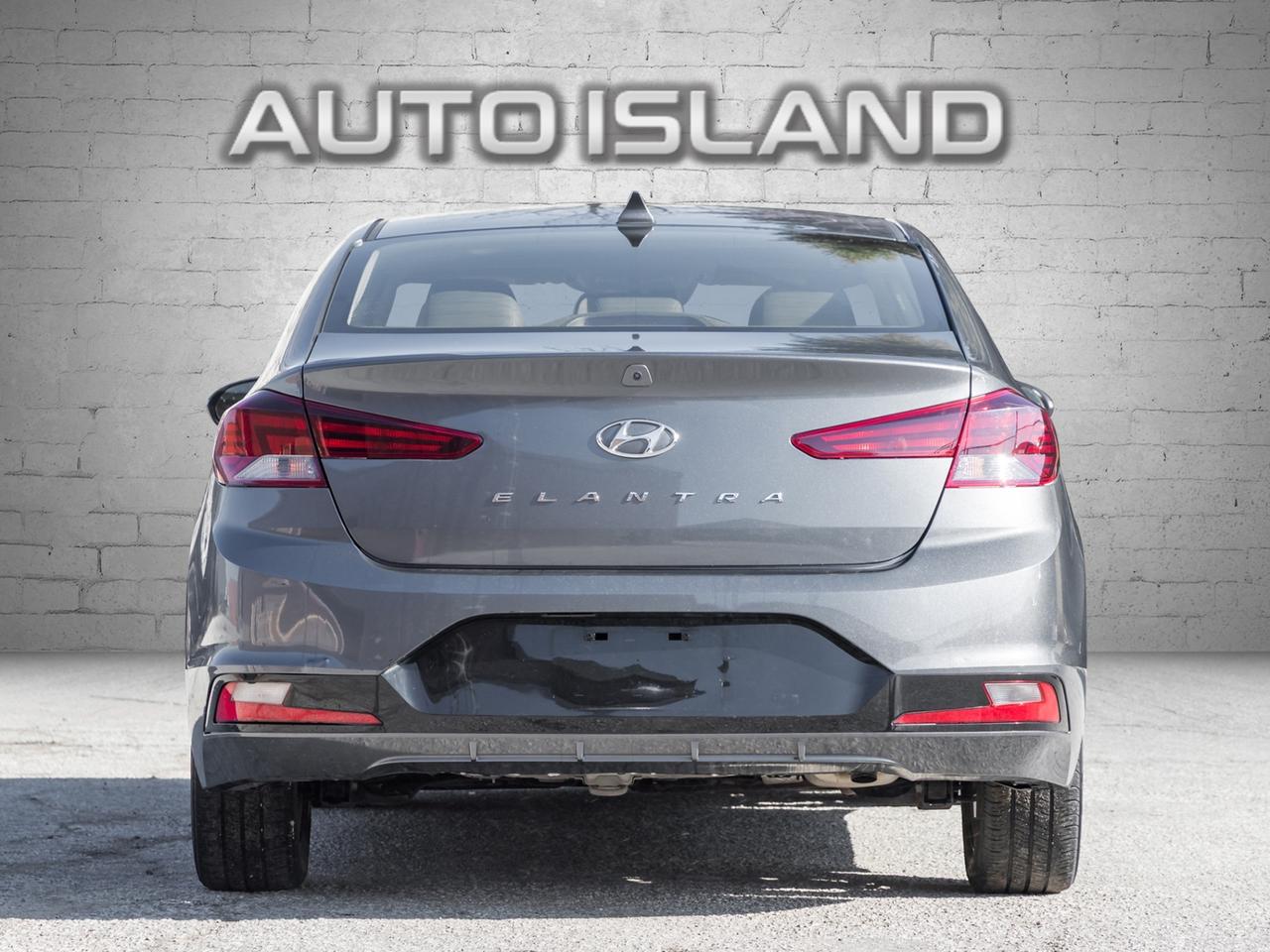 2020 Hyundai Elantra Luxury IVT Photo