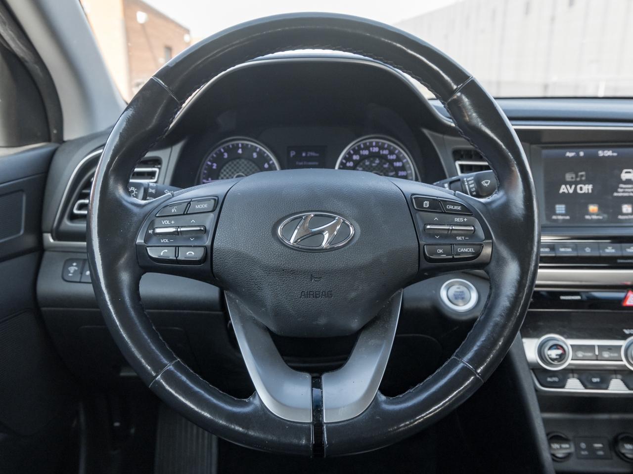 2020 Hyundai Elantra Luxury IVT Photo