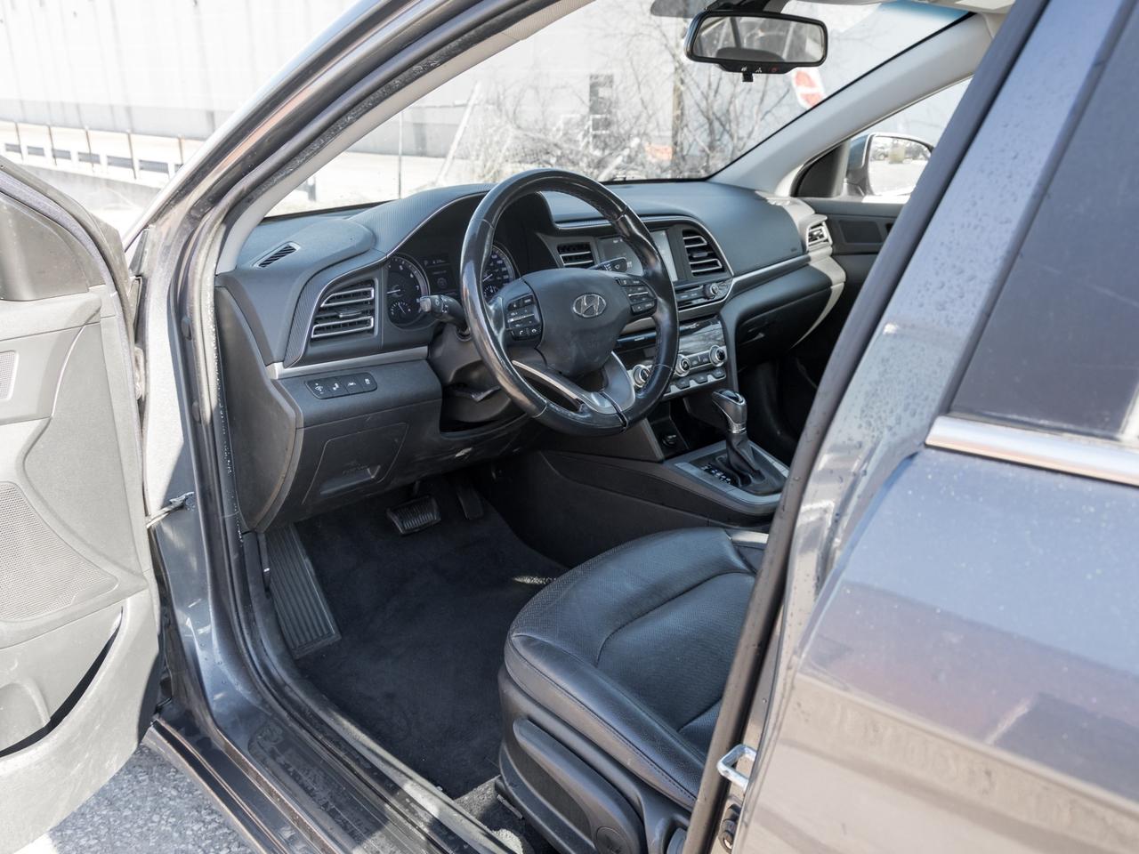2020 Hyundai Elantra Luxury IVT Photo