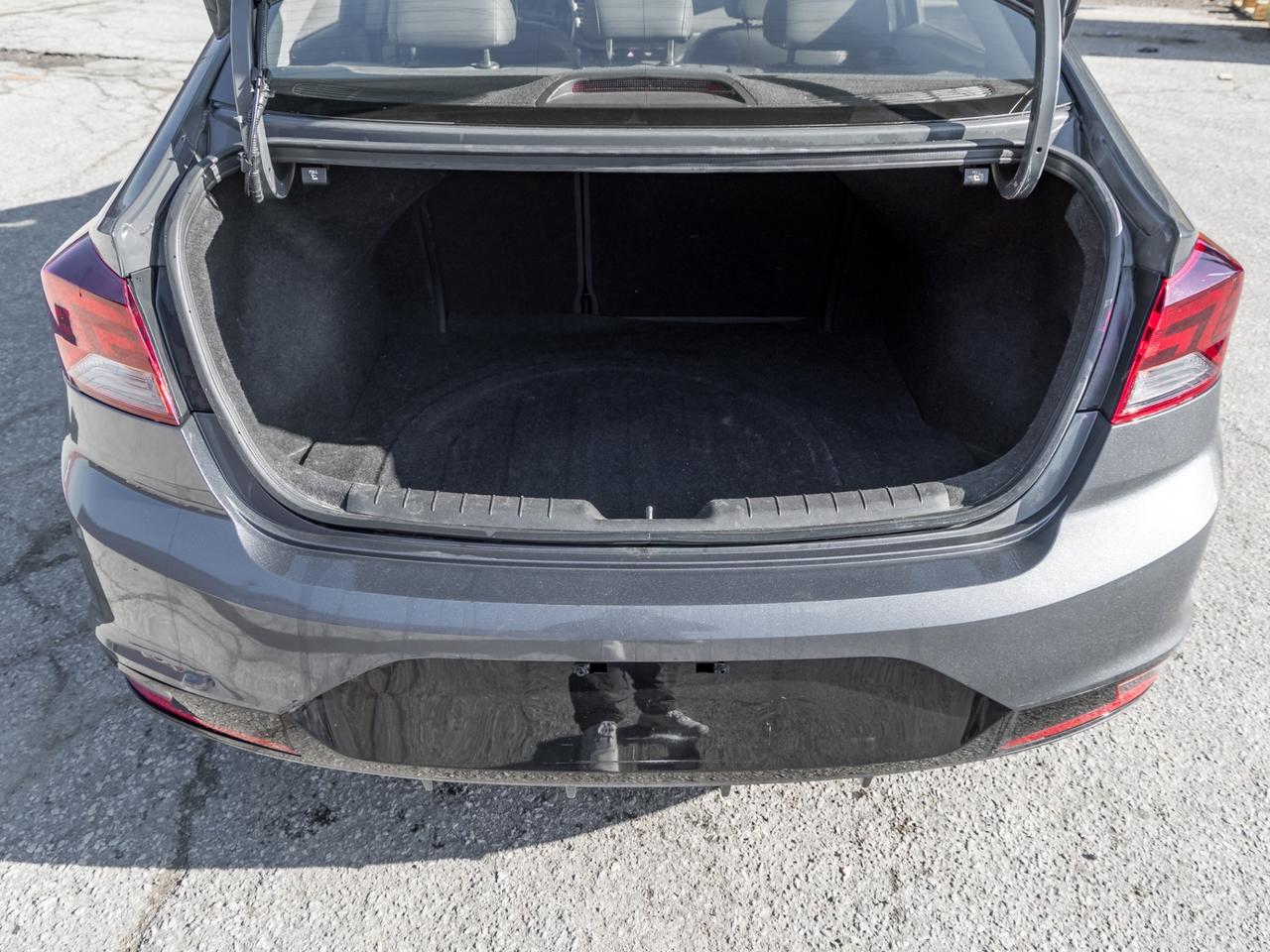 2020 Hyundai Elantra Luxury IVT Photo