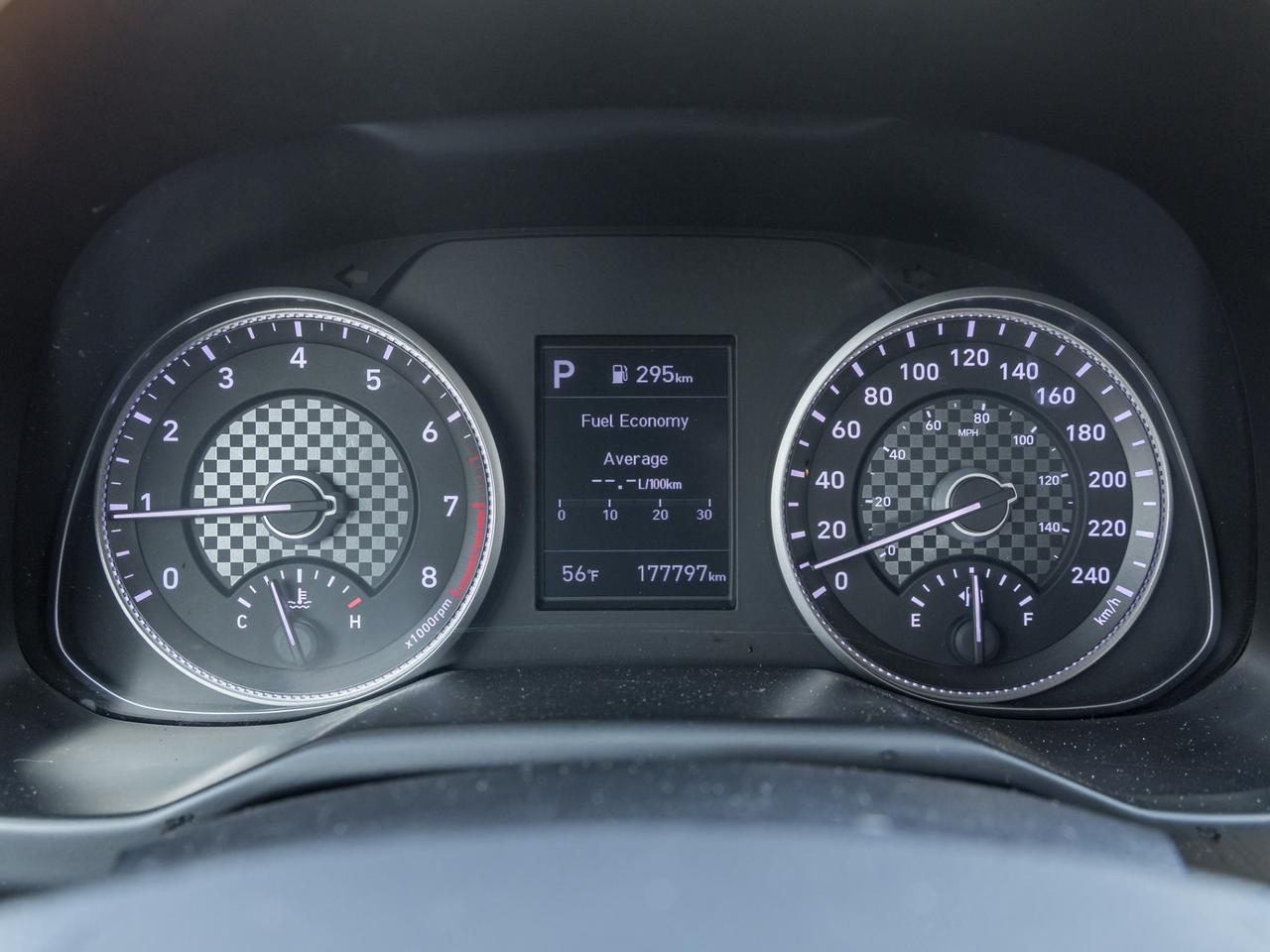 2020 Hyundai Elantra Luxury IVT Photo