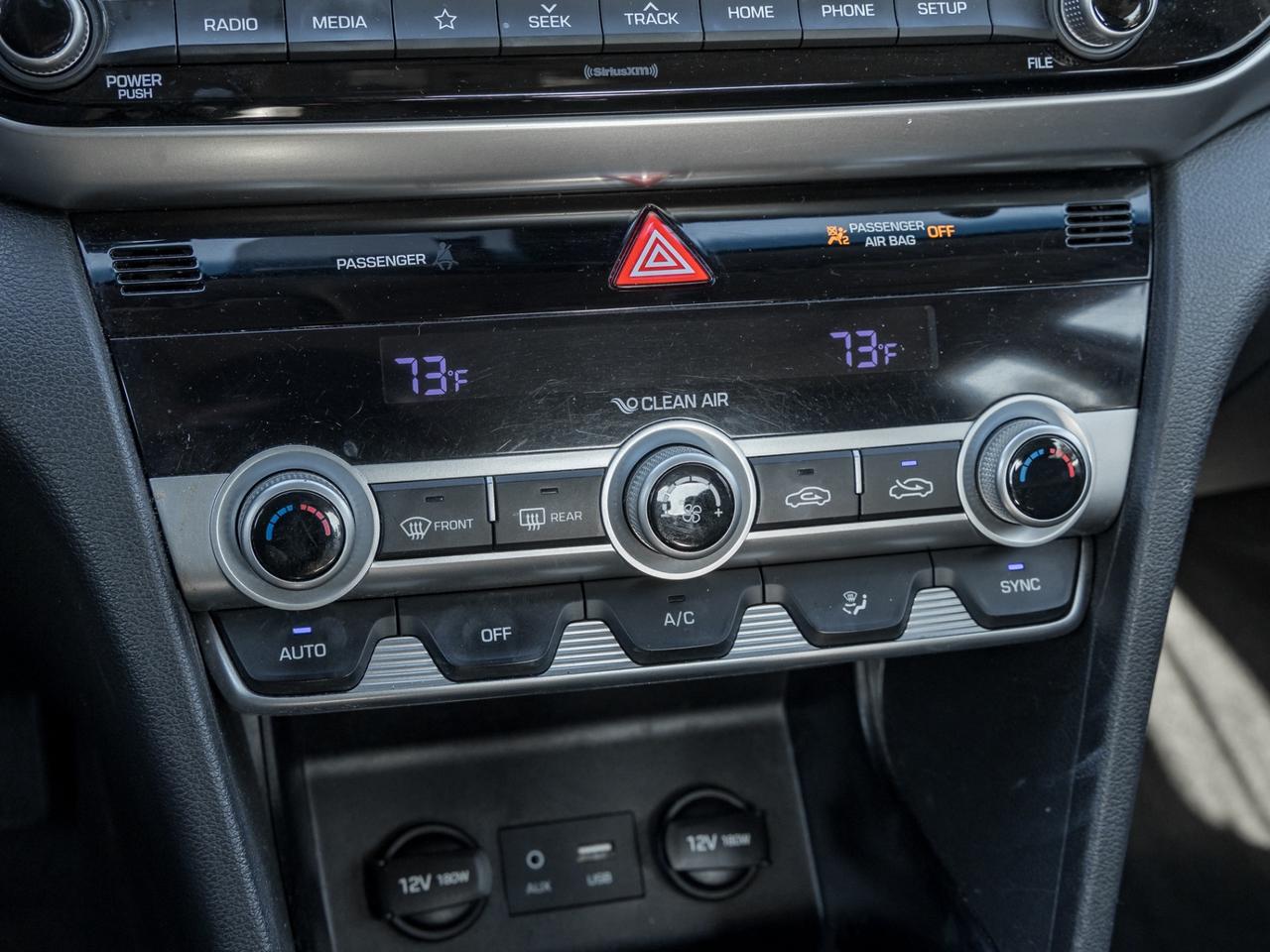 2020 Hyundai Elantra Luxury IVT Photo