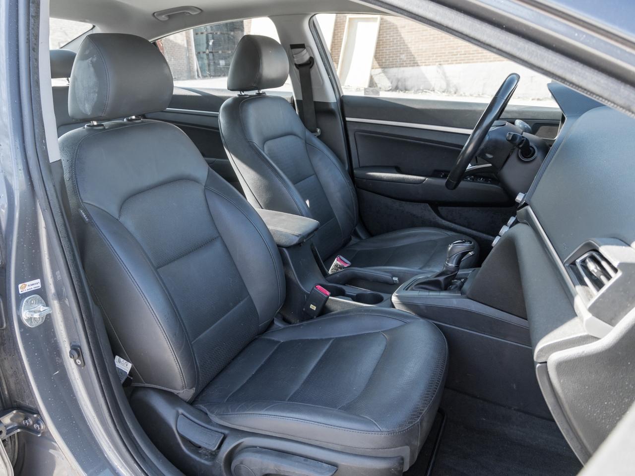 2020 Hyundai Elantra Luxury IVT Photo