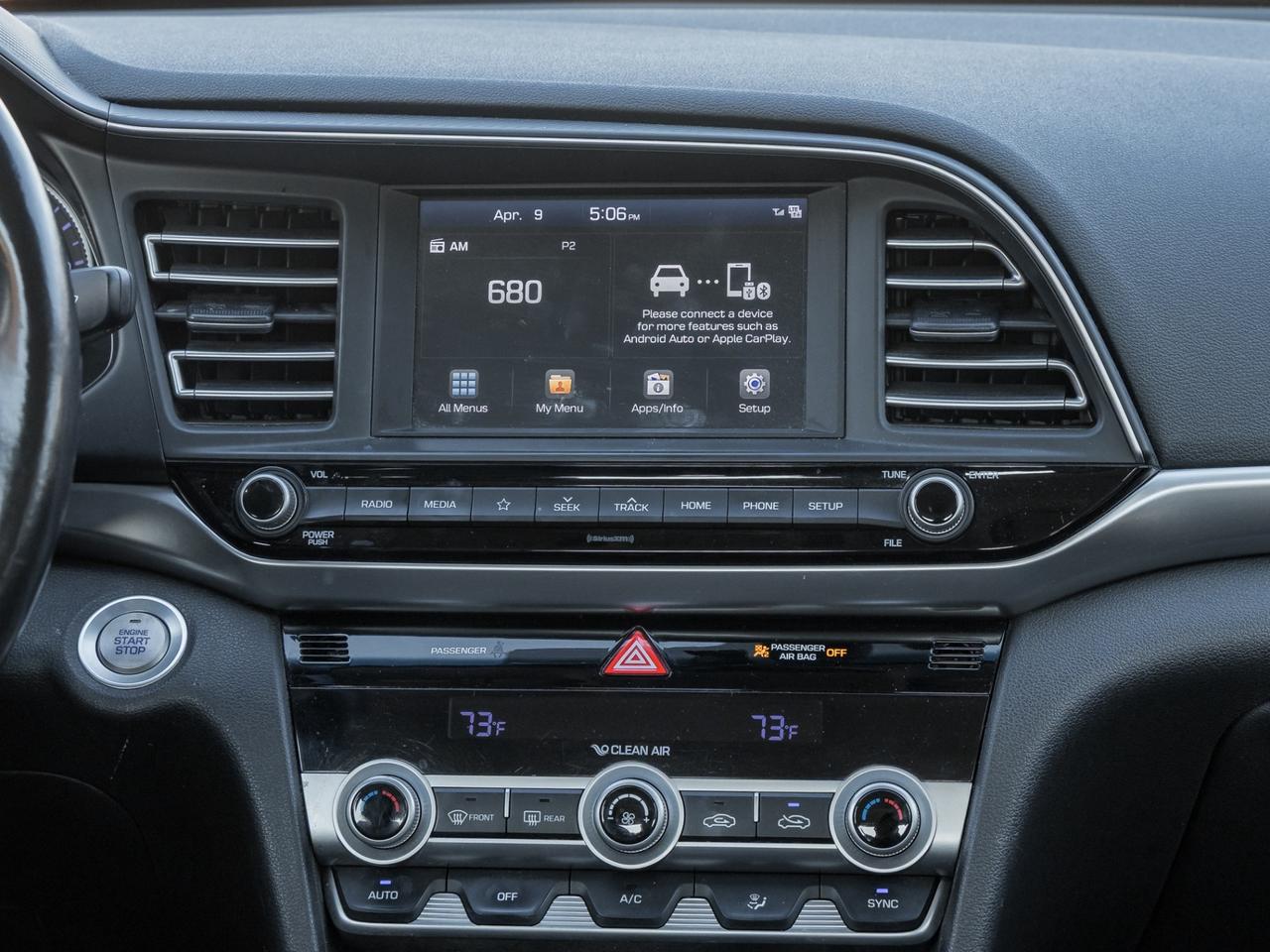 2020 Hyundai Elantra Luxury IVT Photo