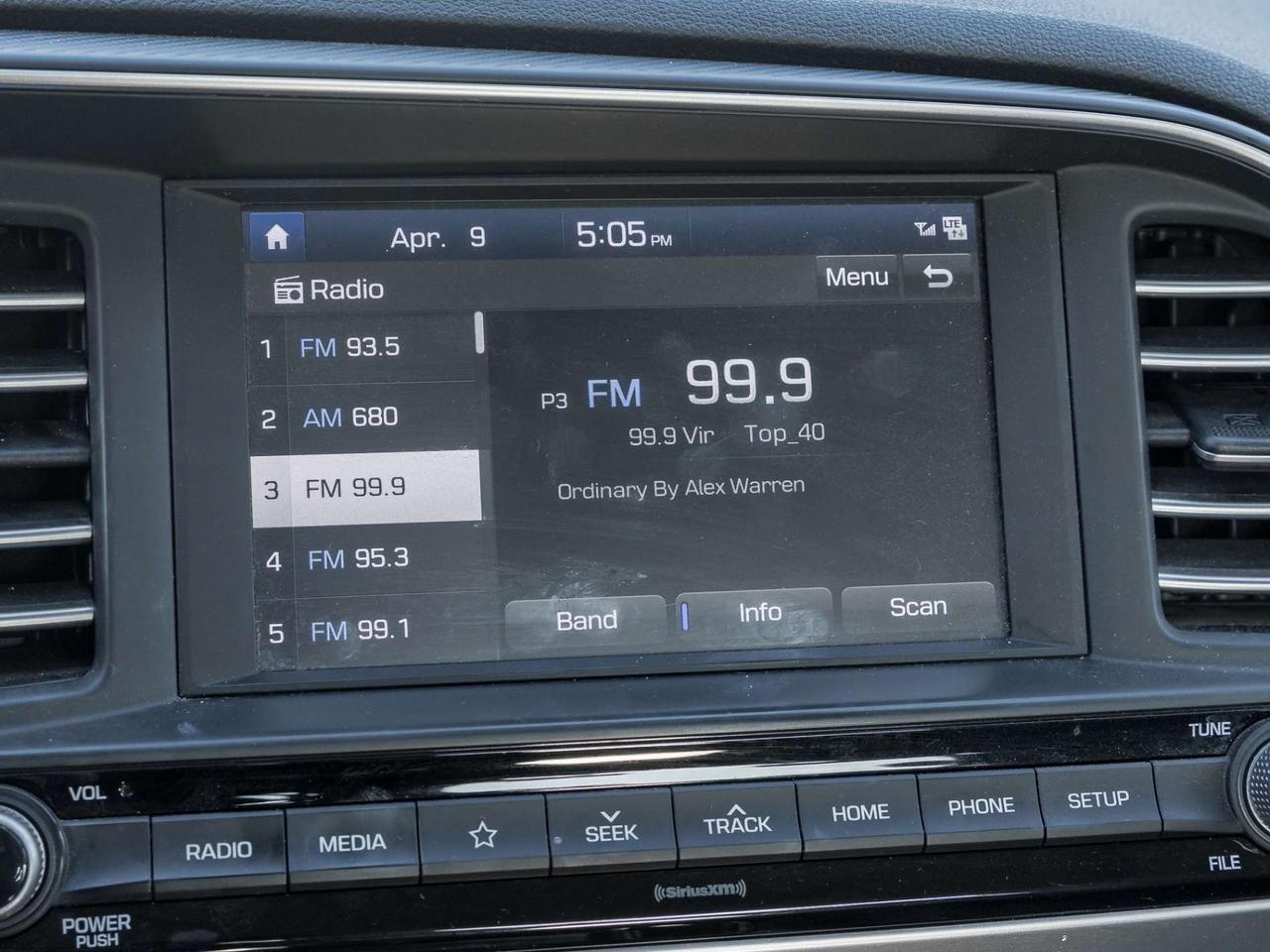 2020 Hyundai Elantra Luxury -Leather-Sunroof-BlindSM-CarPlay-Htd Steer/Seats- Photo
