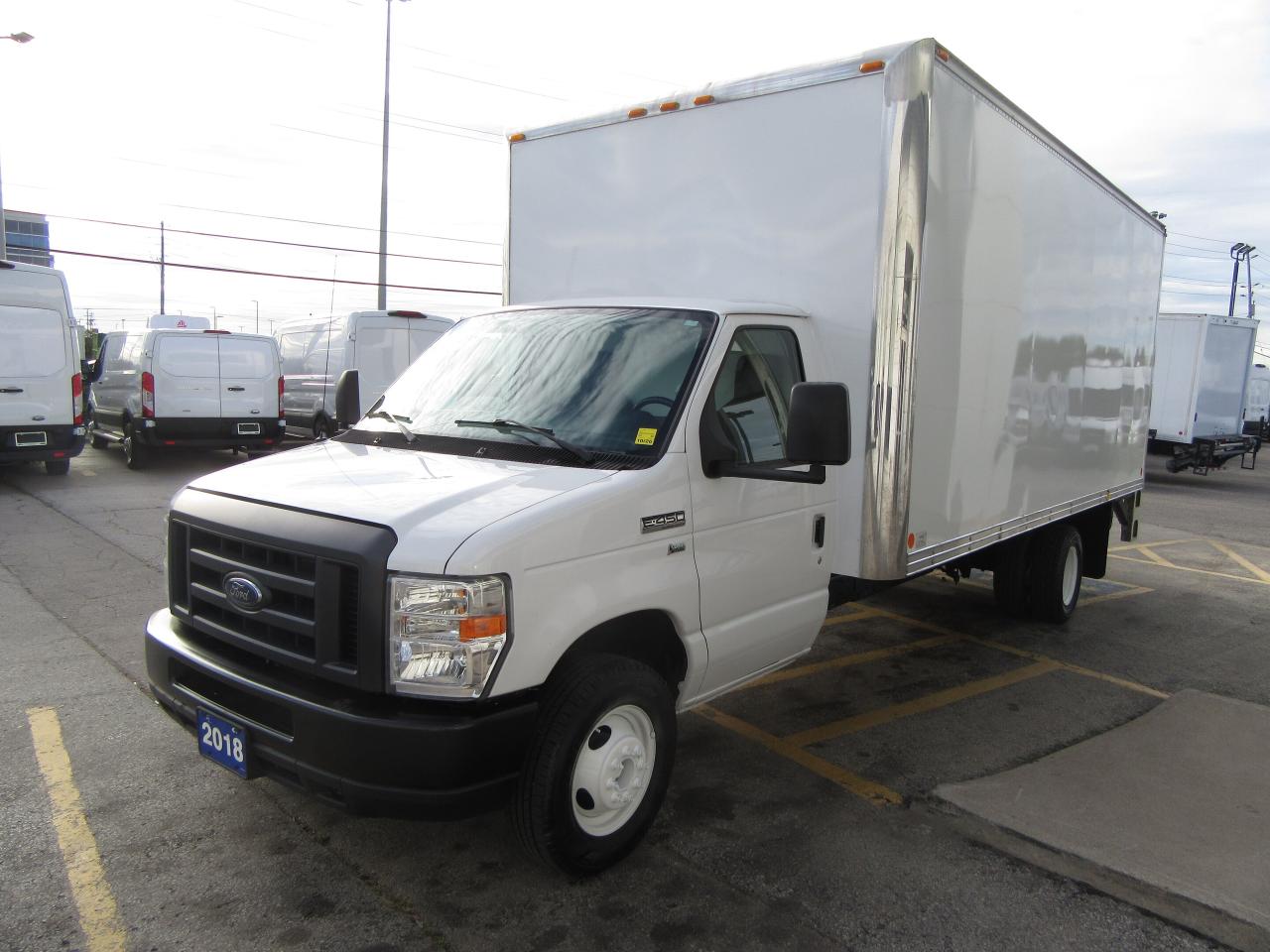 2018 Ford Super Duty E-450 DRW 18FT CUBE VAN BOX & POWER LIFTGATE & RAMP Photo