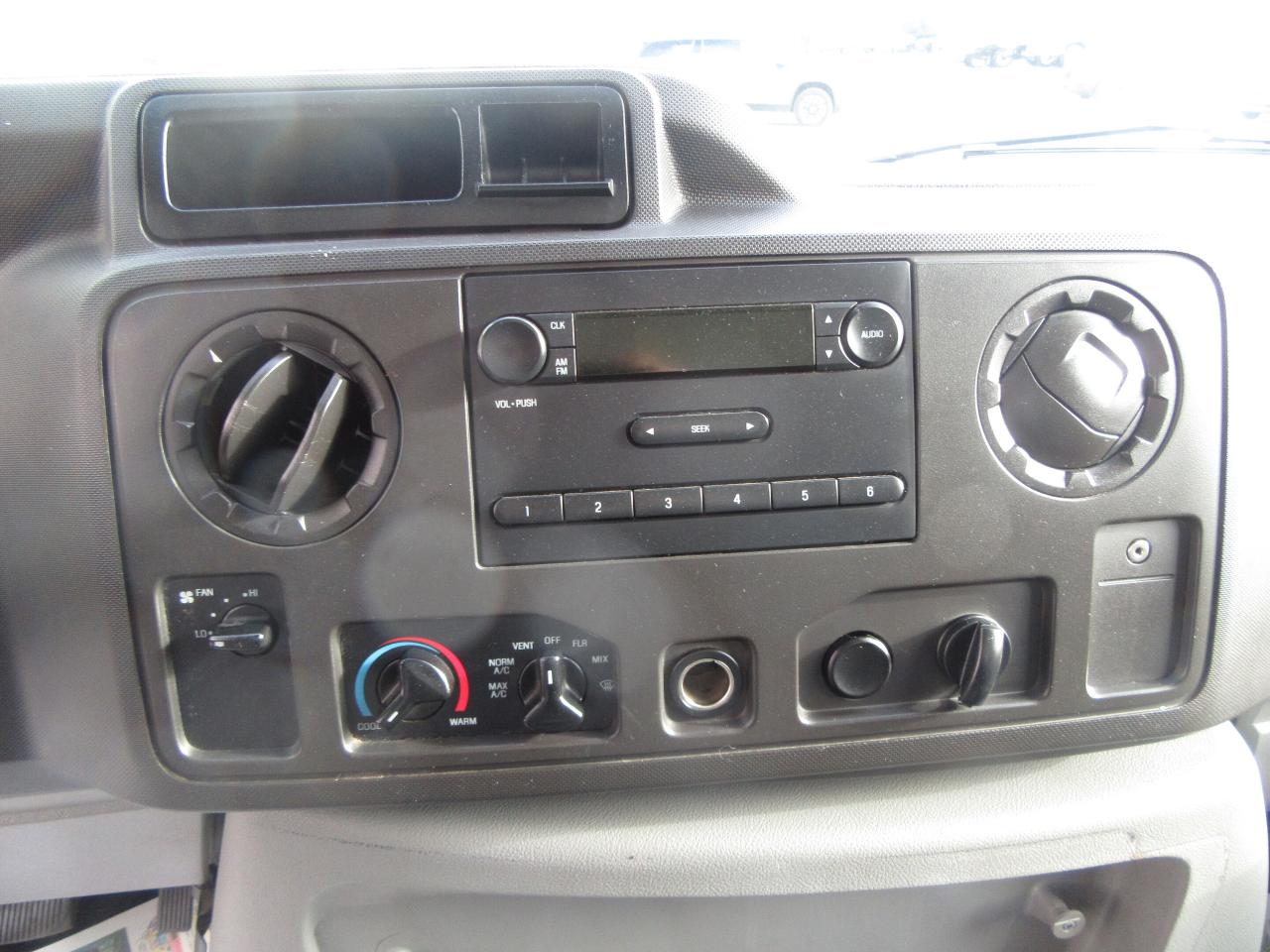 2018 Ford Super Duty E-450 DRW 18FT CUBE VAN BOX & POWER LIFTGATE & RAMP Photo