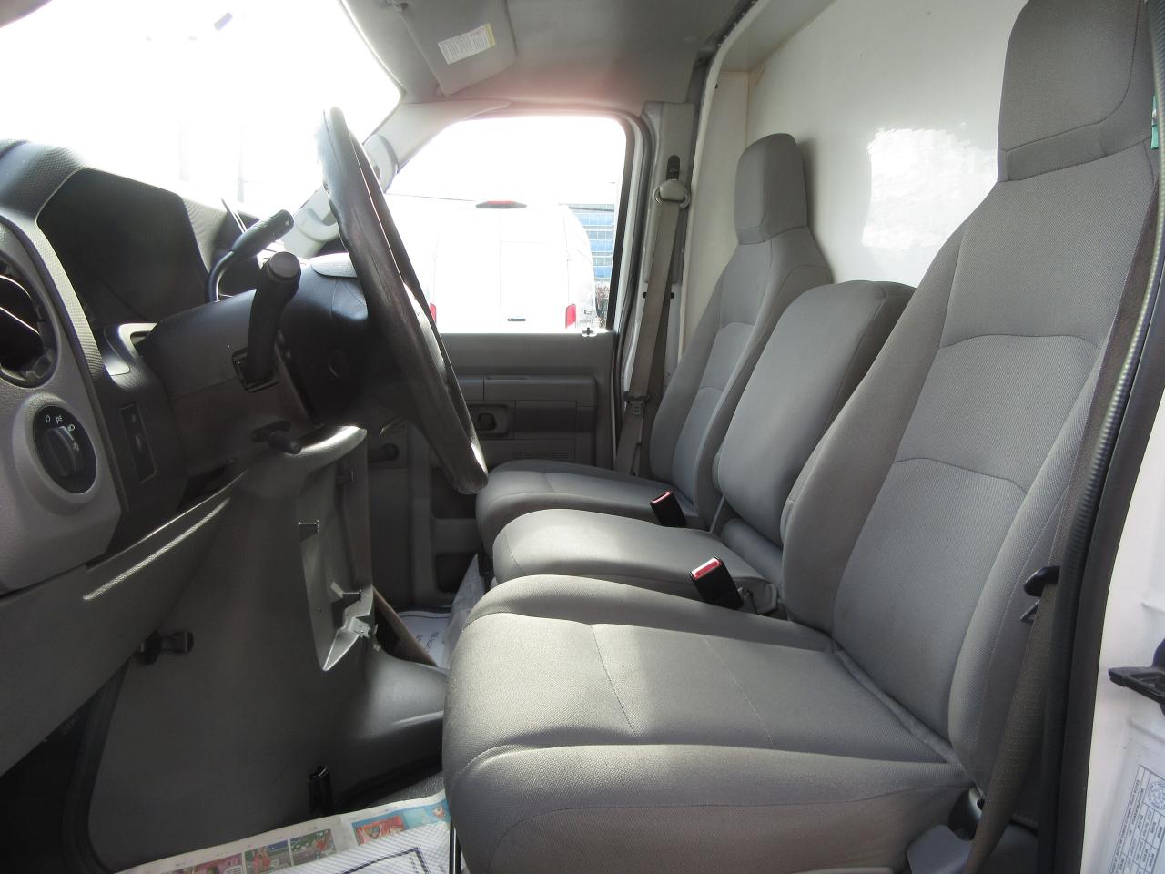 2018 Ford Super Duty E-450 DRW 18FT CUBE VAN BOX & POWER LIFTGATE & RAMP Photo