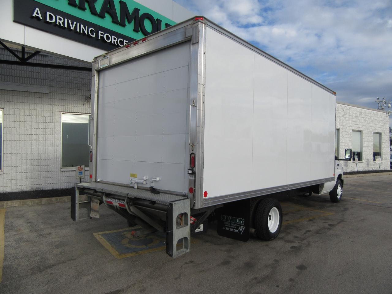 2018 Ford Super Duty E-450 DRW 18FT CUBE VAN BOX & POWER LIFTGATE & RAMP Photo