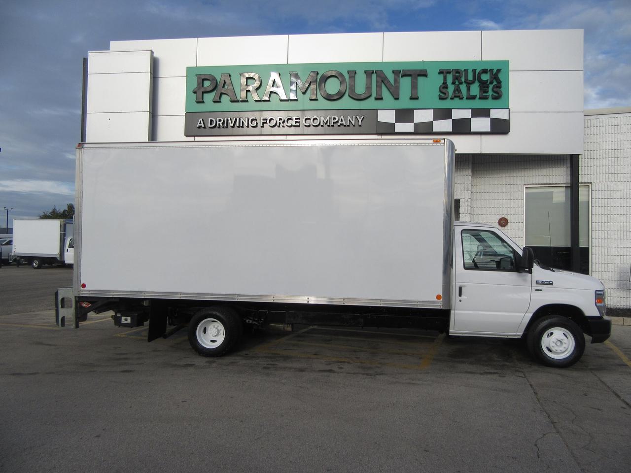 2018 Ford Super Duty E-450 DRW 18FT CUBE VAN BOX & POWER LIFTGATE & RAMP Photo