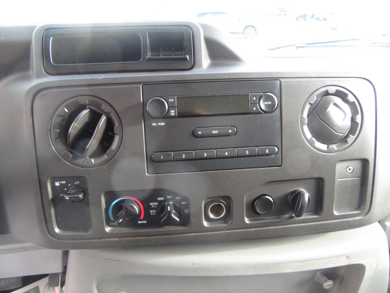 2018 Ford Super Duty E-450 DRW 18FT CUBE VAN BOX & POWER LIFTGATE & RAMP Photo