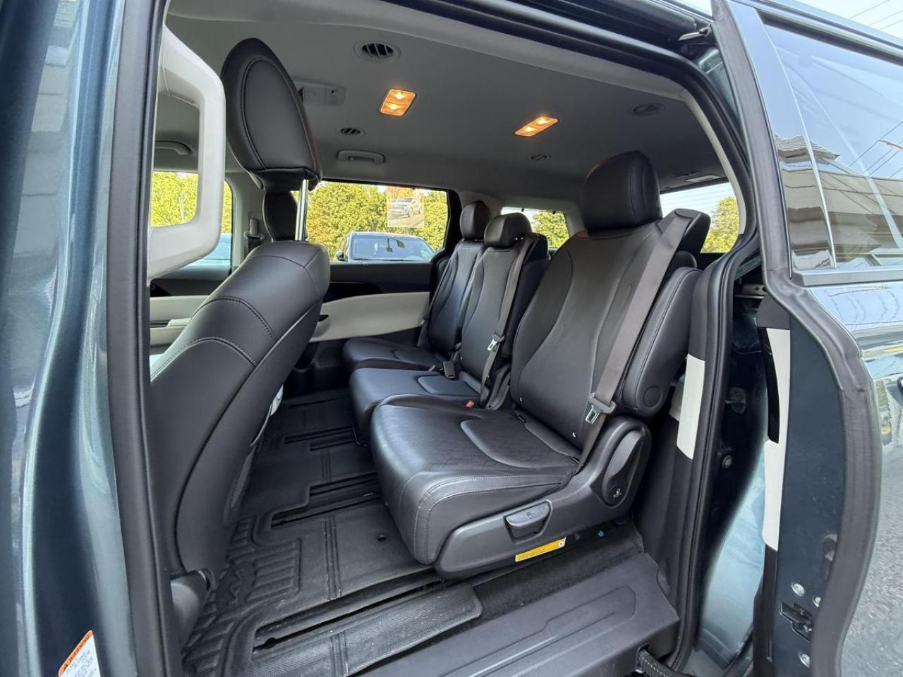 2023 Kia Carnival EX FWD Photo