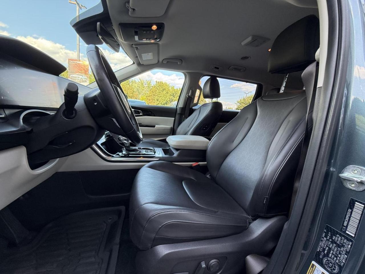 2023 Kia Carnival EX FWD Photo