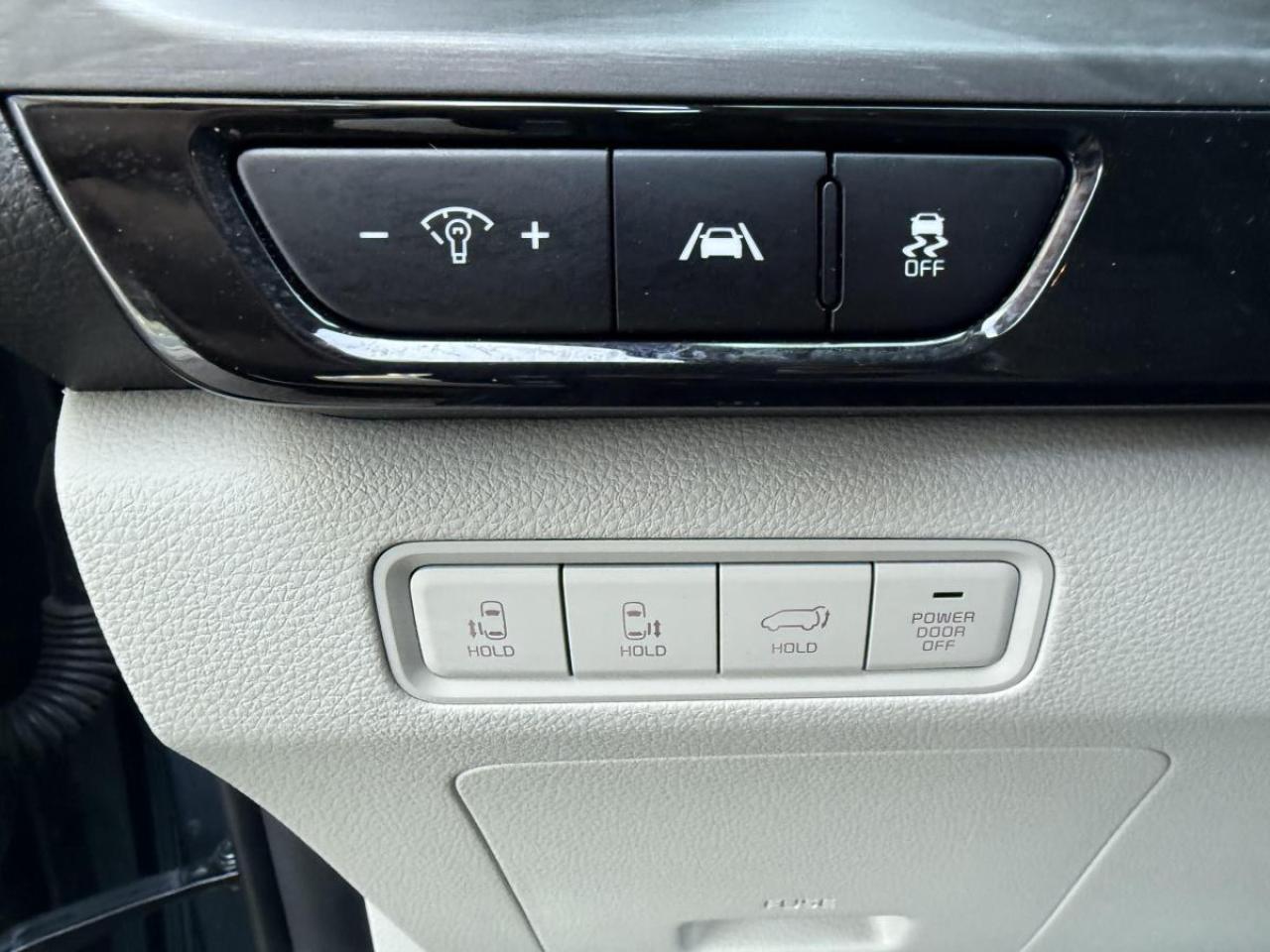 2023 Kia Carnival EX FWD Photo