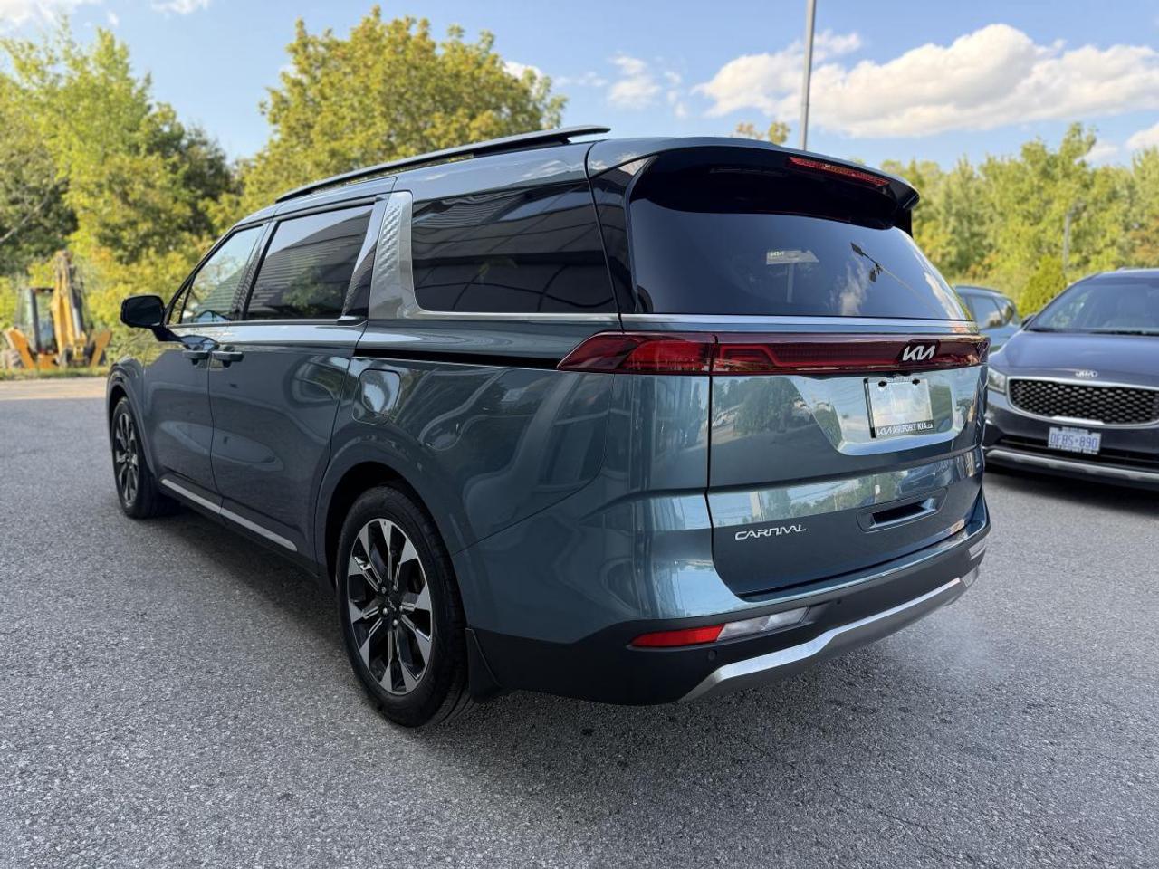 2023 Kia Carnival EX FWD Photo