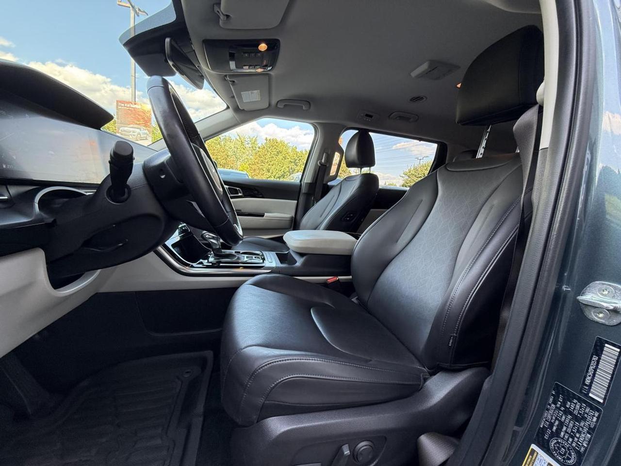 2023 Kia Carnival EX FWD Photo