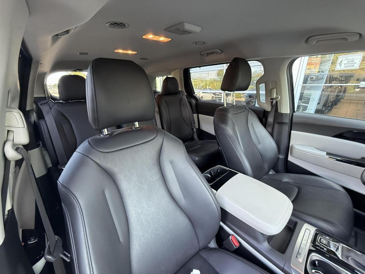 2023 Kia Carnival EX FWD Photo