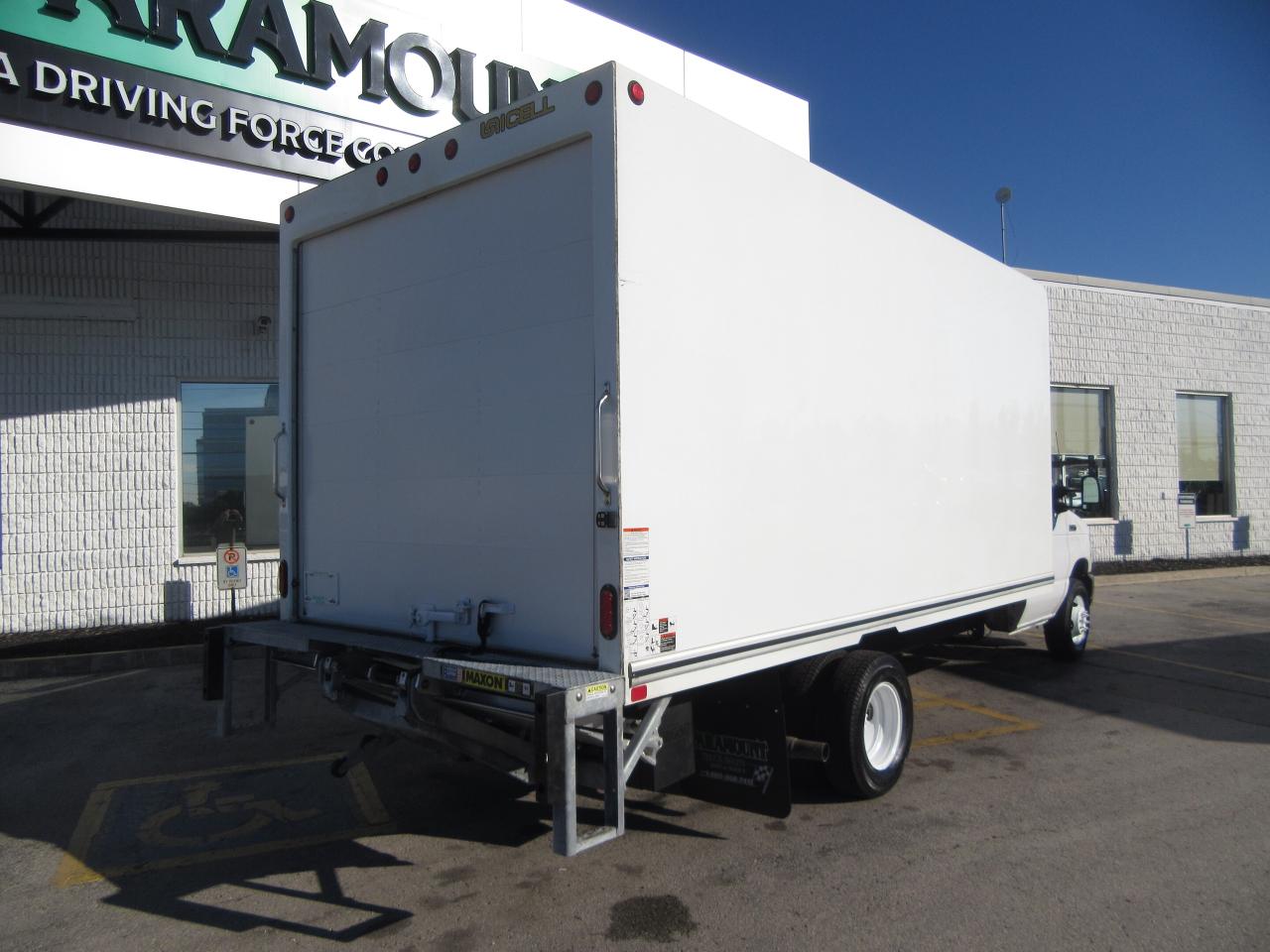 2023 Ford E-450 CUBE VAN 16FT HIGH BOX & NEW POWER LIFTGATE Photo