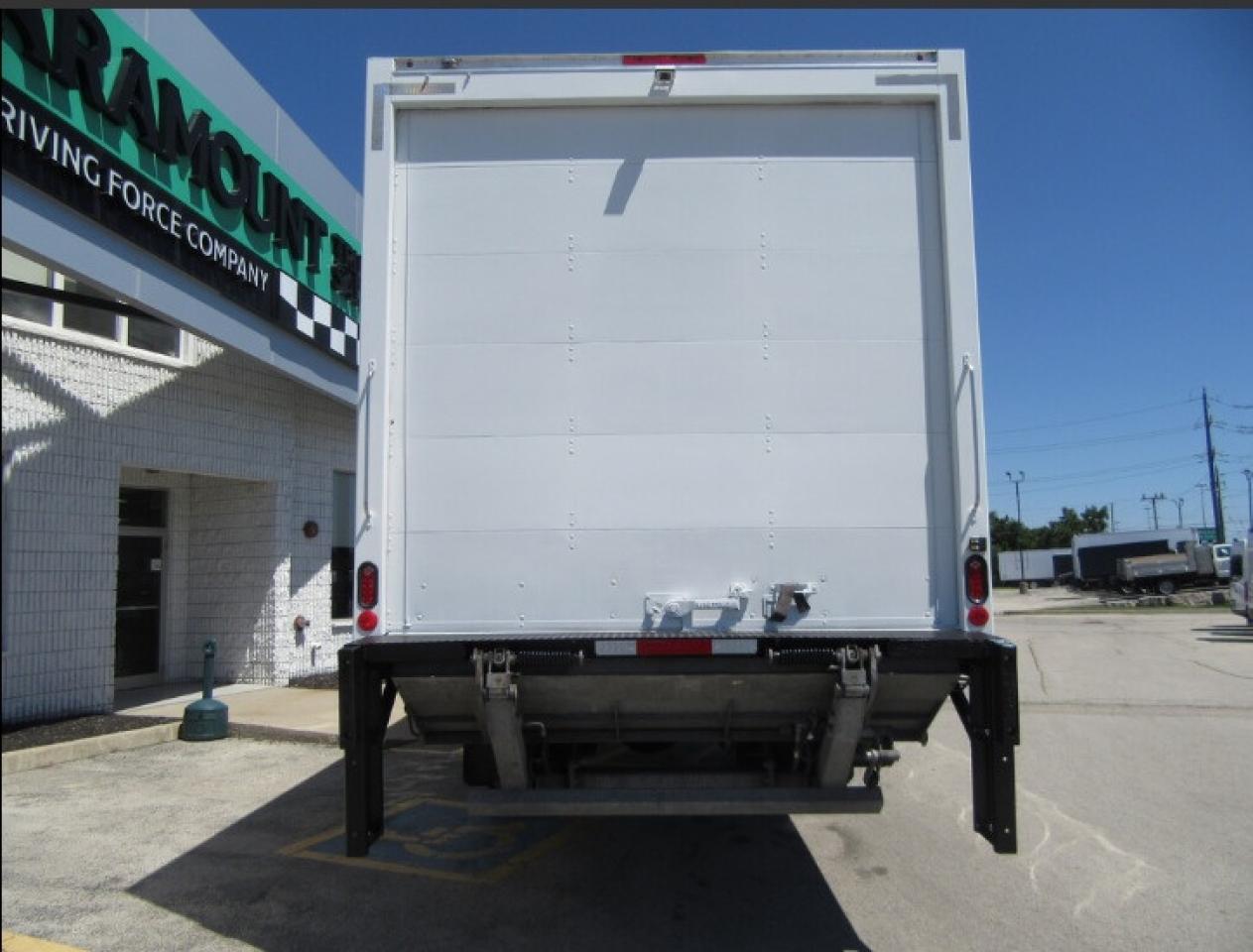 2023 Freightliner M2-106 26FT ALUMINUM BOX POWER LIFT GATE Photo3