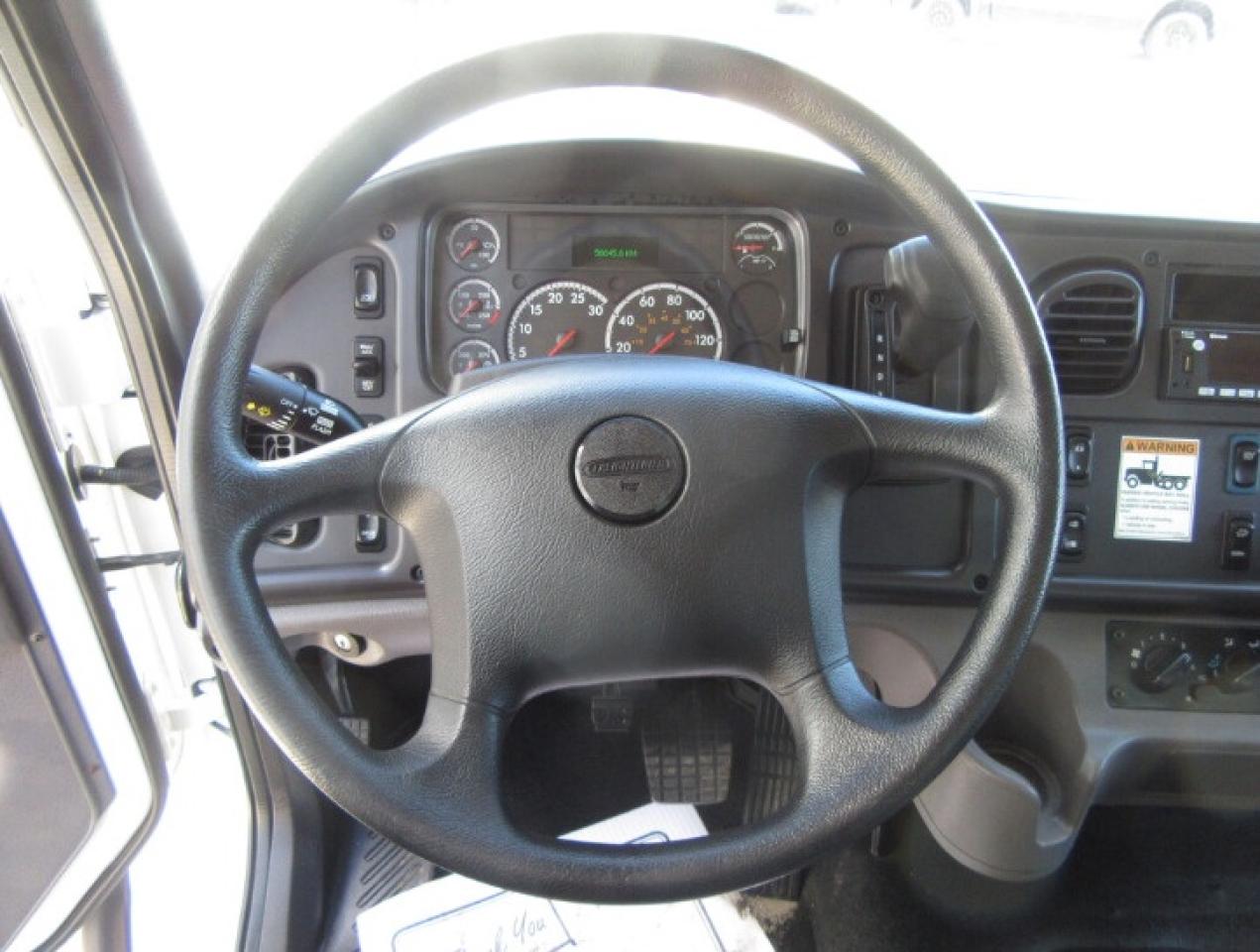 2023 Freightliner M2-106 26FT ALUMINUM BOX POWER LIFT GATE Photo