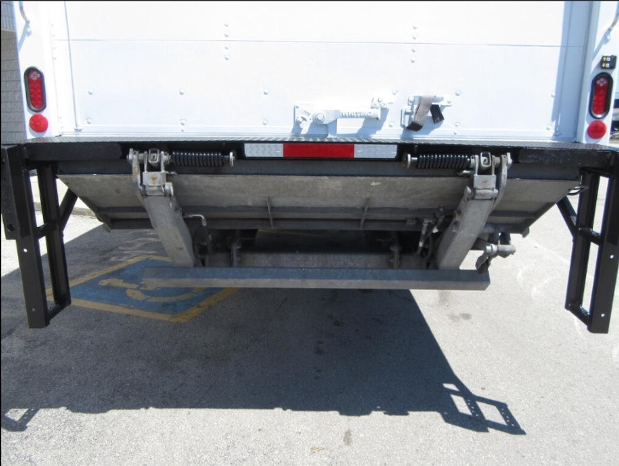 2023 Freightliner M2-106 26FT ALUMINUM BOX POWER LIFT GATE Photo