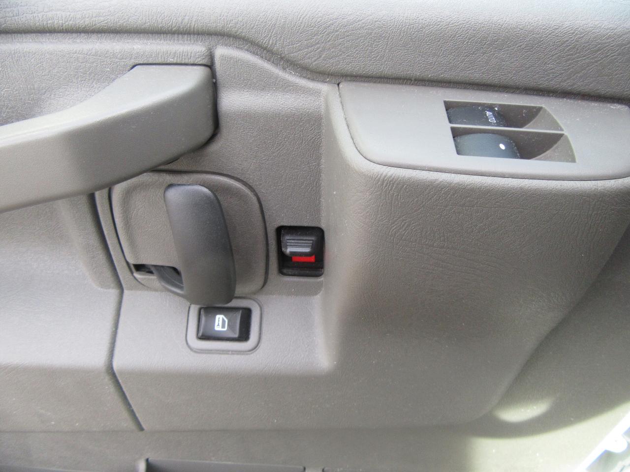 2023 Chevrolet Express 3500 16FT HIGH BOX CUBE VAN POWER LIFTGATE Photo