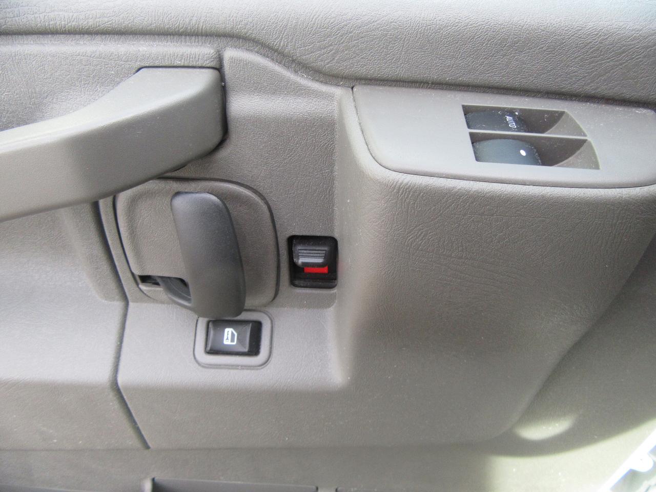 2023 GMC Savana 3500 16FT HIGH BOX CUBE VAN POWER LIFTGATE Photo