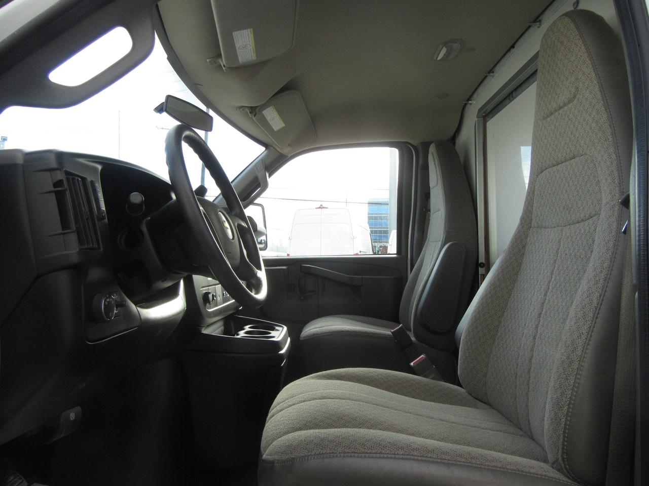 2023 GMC Savana 3500 16FT HIGH BOX CUBE VAN POWER LIFTGATE Photo