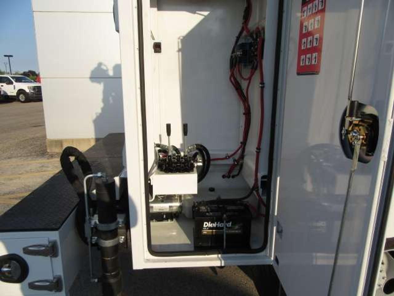2021 Ford F-550 DIESEL CREW 4X4 WITH NEW SERVICE / UTILITY BODY Photo