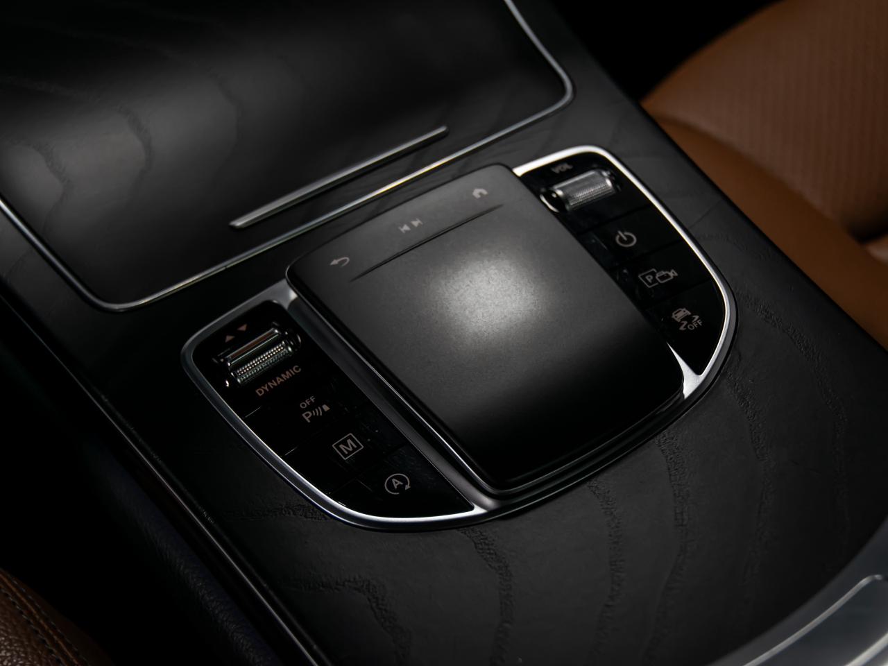 2022 Mercedes-Benz GLC GLC 300 4MATIC AMG PKG BRWON INT NAVI REAR CAMERA Photo