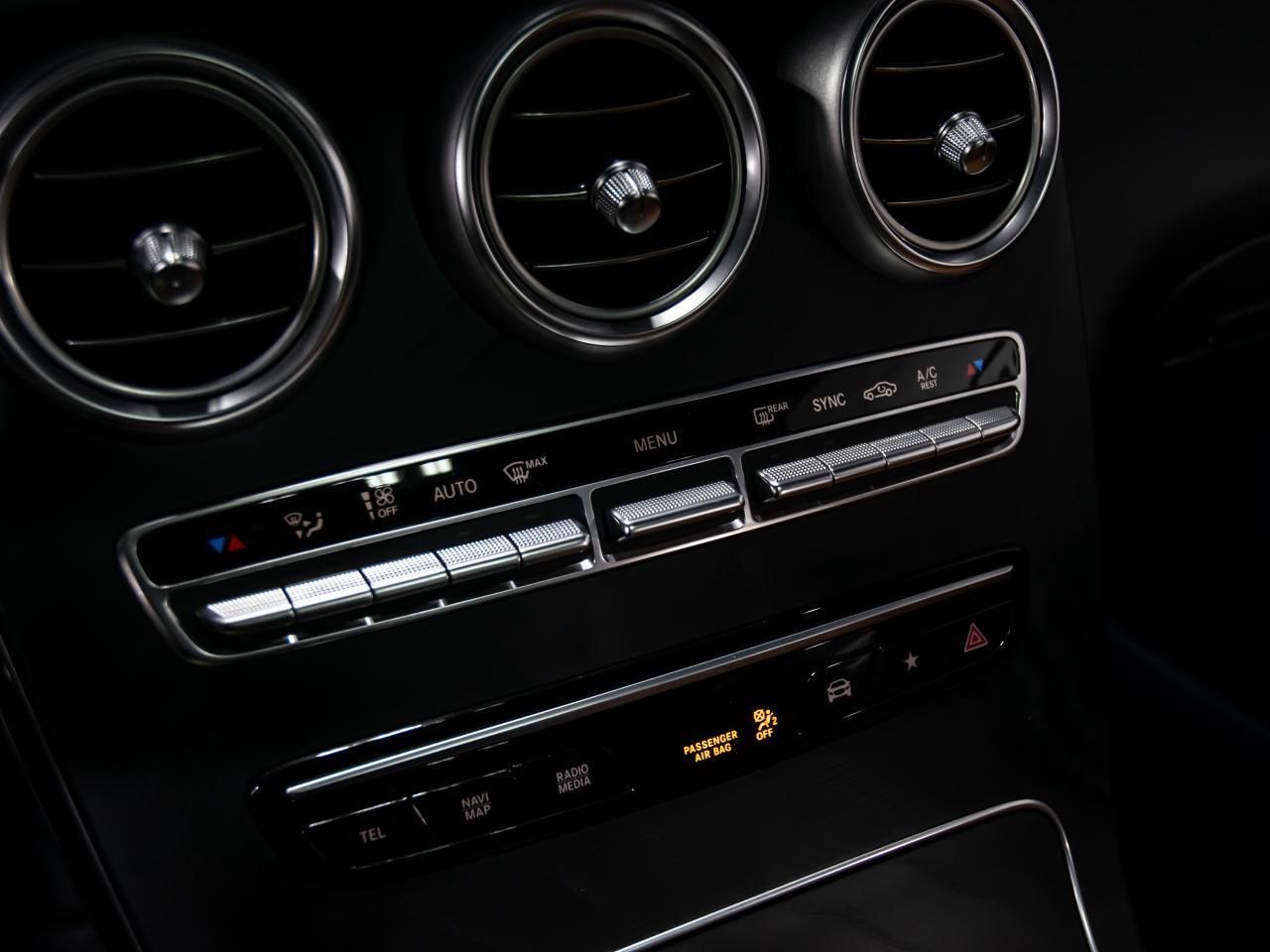 2022 Mercedes-Benz GLC GLC 300 4MATIC AMG PKG BRWON INT NAVI REAR CAMERA Photo