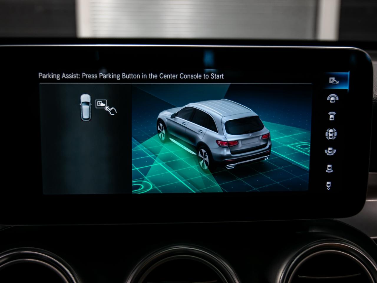 2022 Mercedes-Benz GLC GLC 300 4MATIC AMG PKG BRWON INT NAVI REAR CAMERA Photo