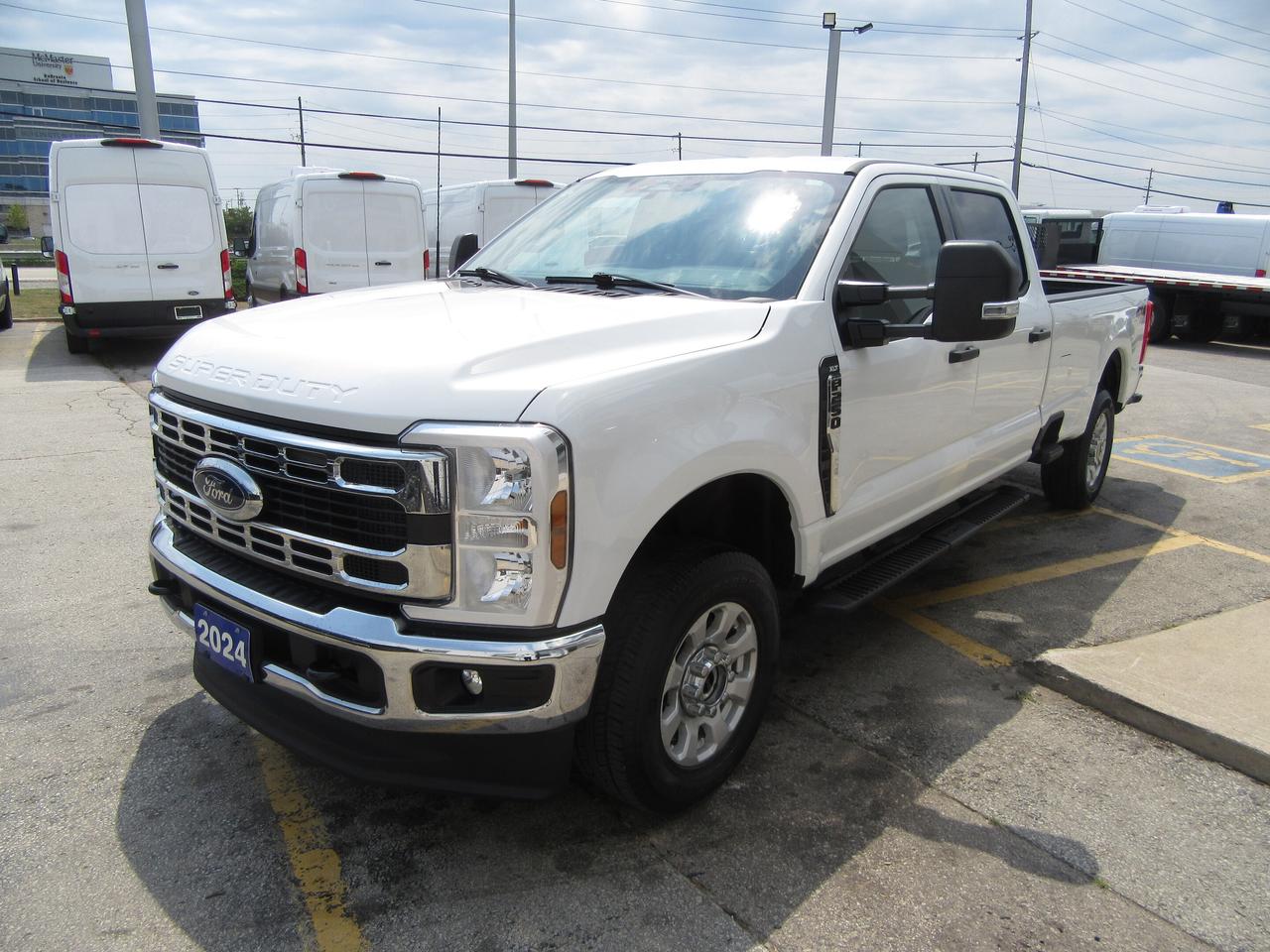 2024 Ford F-250 CREW CAB XLT 4X4 8FT LONG BOX Photo4